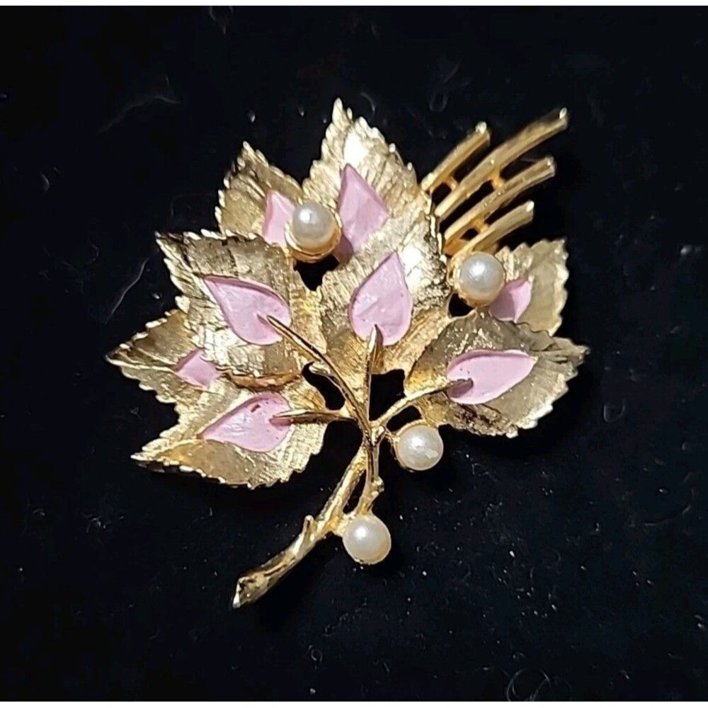 Vintage Gerry's Gold Tone Pink Enamel Leaves and Faux Pearl Brooch Elegant